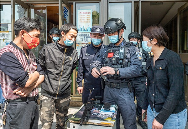 武义县公安局民警向辖区群众开展国家安全宣传