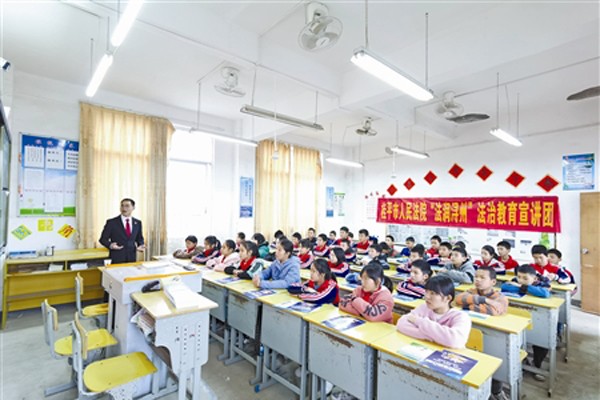 广西桂平法院开展普法进校园活动