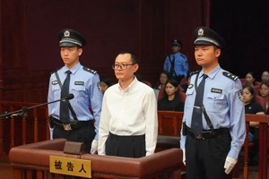 上海市人民检察院原党组书记、检察长张本才受贿案一审开庭