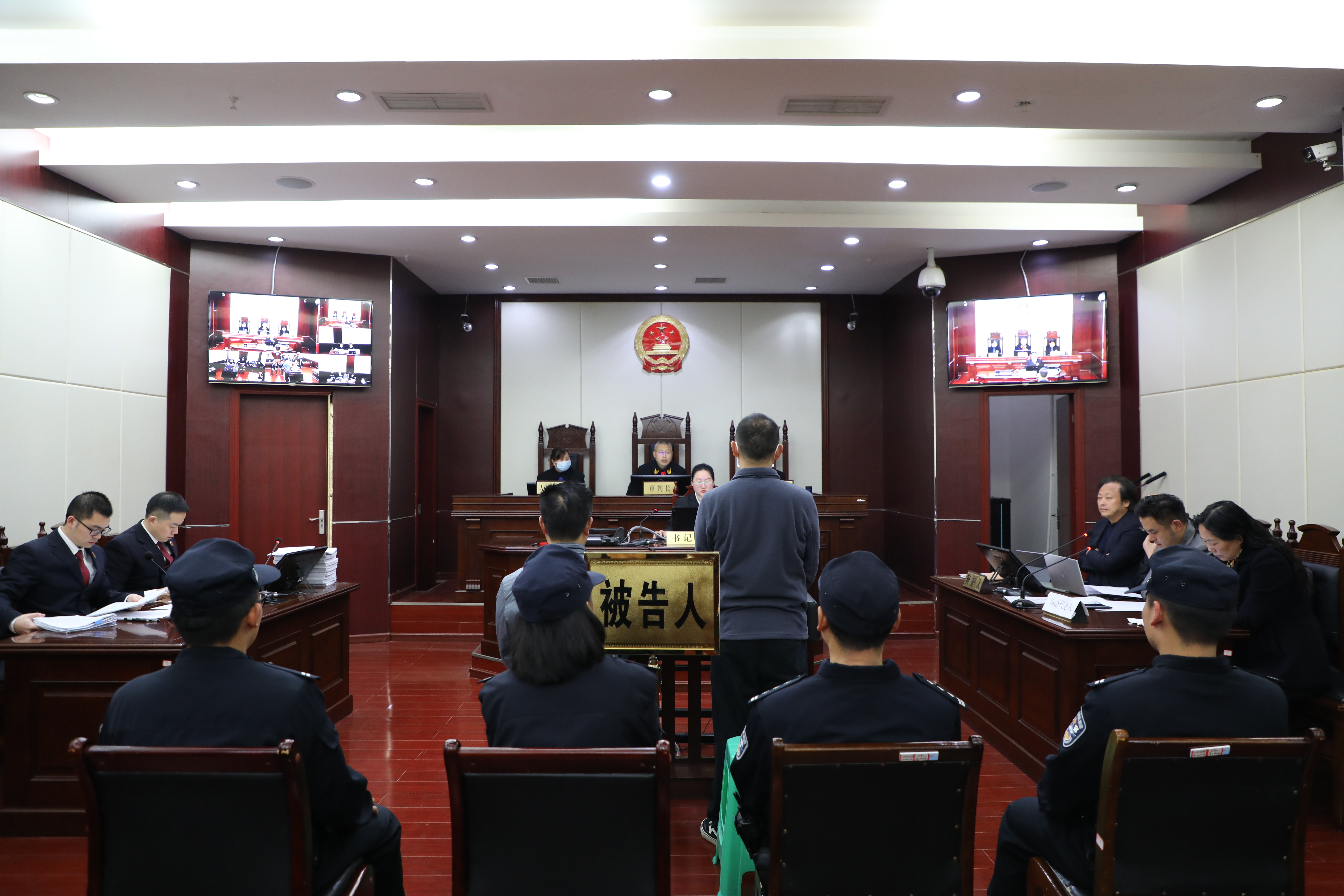2023年4月24日岳池县法院公开审理养老诈骗案件.JPG