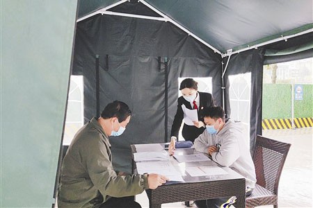 陕西凤县法院搭建便民帐篷提供线下诉讼服务