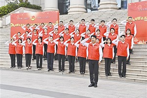 海南高院隆重举行青年突击队授旗仪式