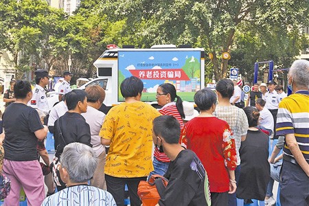 重庆沙坪坝区法院开展反养老诈骗宣传普法活动