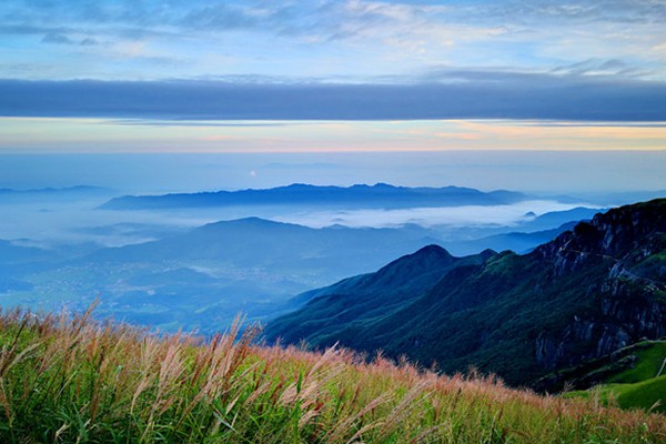 日暮苍山远