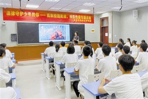 安徽省临泉县人民法院开展普法进校园活动