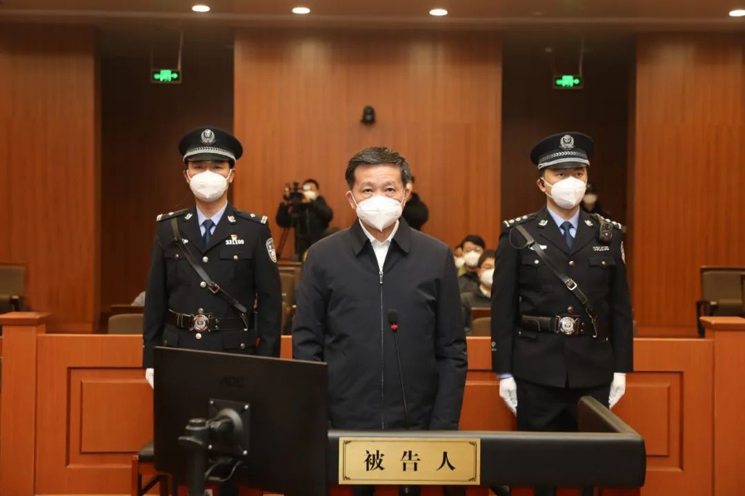 江西省政协原党组成员、副主席肖毅受贿、滥用职权案一审开庭