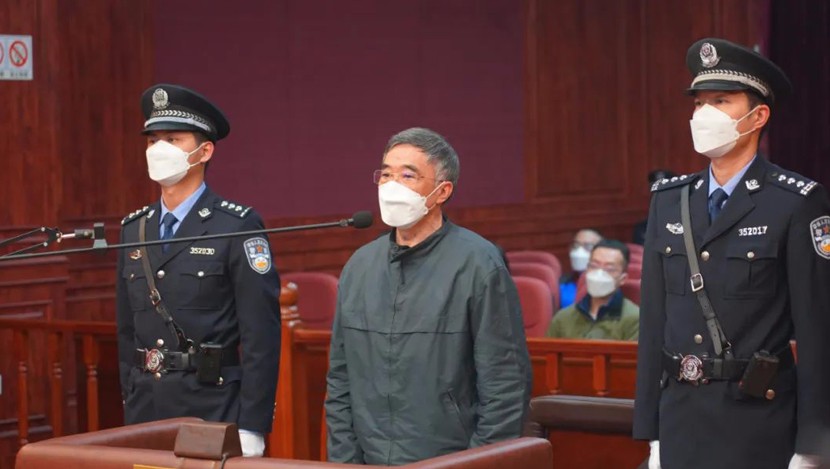 原国家粮食局党组成员、副局长徐鸣受贿、利用影响力受贿案一审开庭