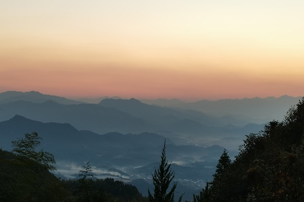 水墨山峦