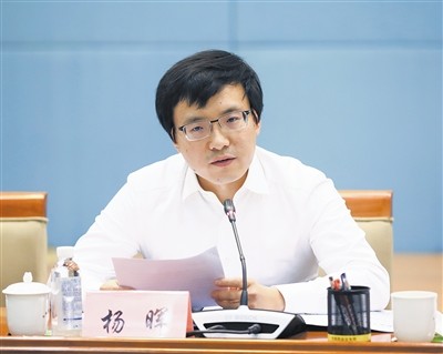 全国政协委员杨晖：强化劳动者身份认定 完善新业态法治建设