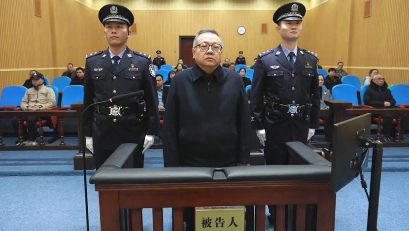 湖南省政协原党组成员、副主席易鹏飞受贿、滥用职权案一审开庭