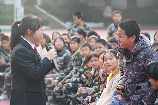 普法进校园 法治护花开