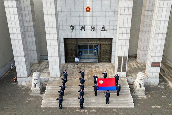 青春谱华章 热血铸警魂